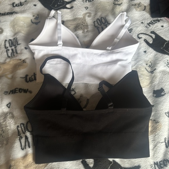 2 bras white/ and black XS - Picture 2 of 3